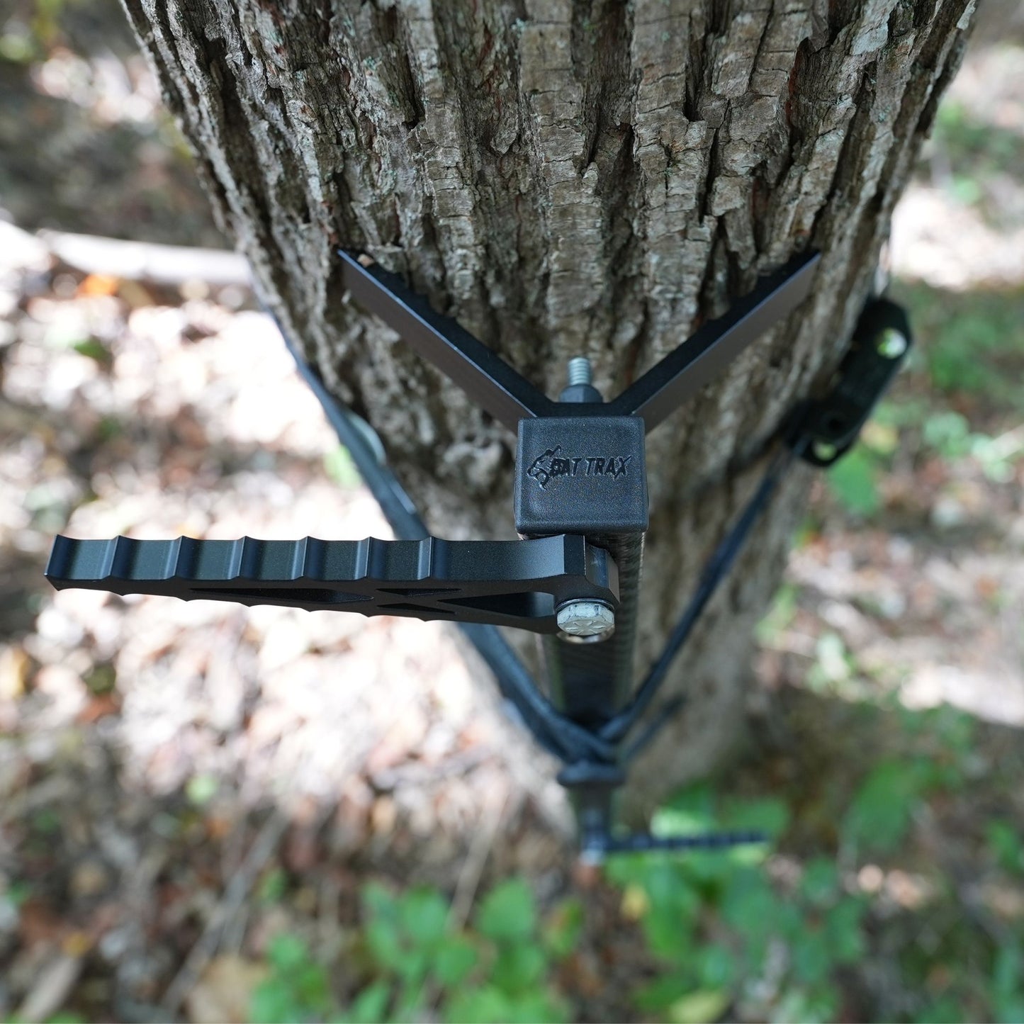 Commando climbing stick steps and standoffs provide plenty of toe room